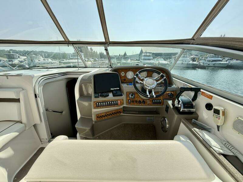33ft Rinker Yacht For Sale