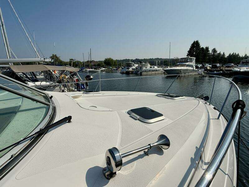 33ft Rinker Yacht For Sale