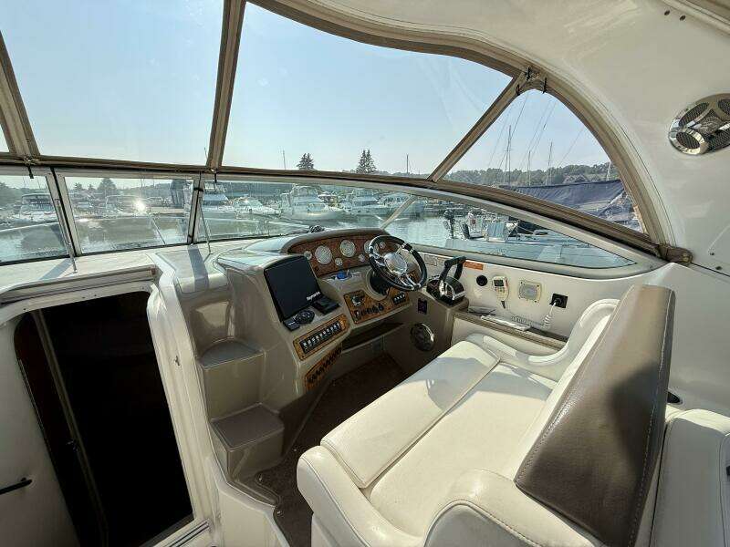 33ft Rinker Yacht For Sale