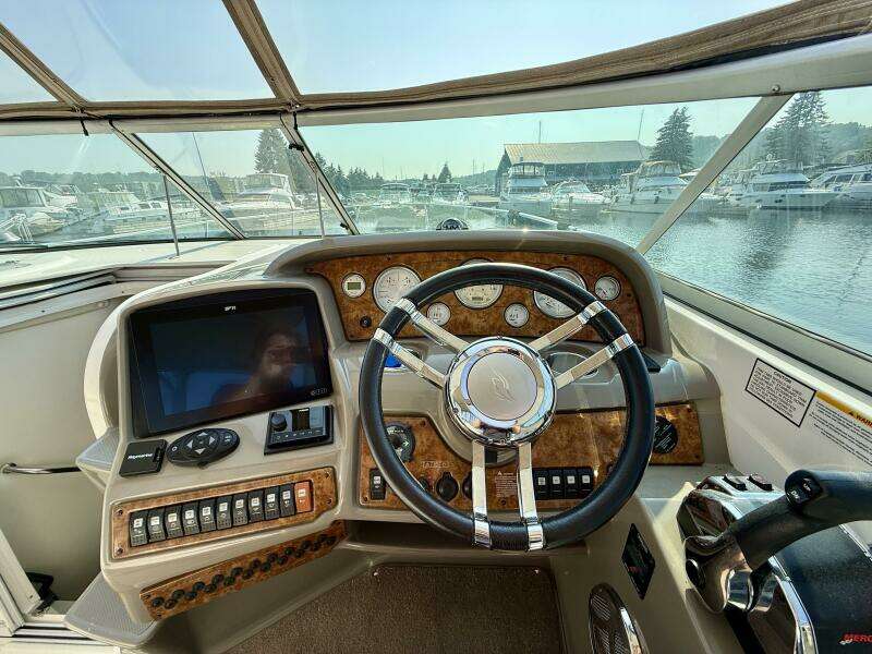 33ft Rinker Yacht For Sale