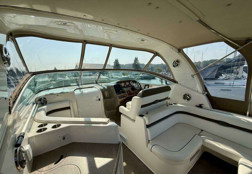 33ft Rinker Yacht For Sale