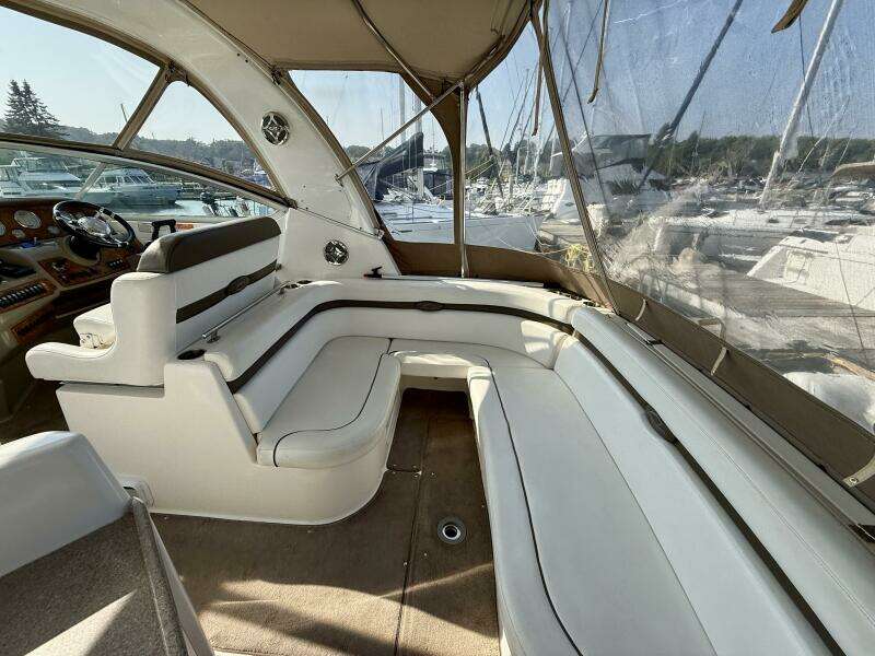 33ft Rinker Yacht For Sale