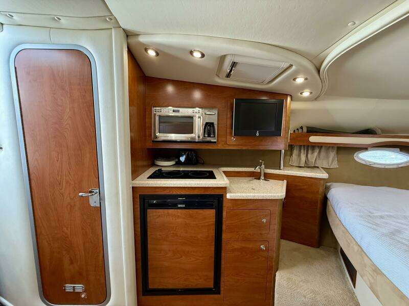 33ft Rinker Yacht For Sale