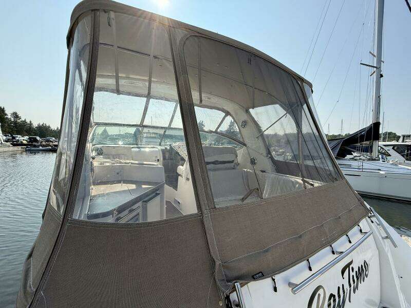 33ft Rinker Yacht For Sale