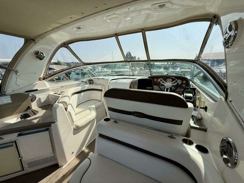 33ft Rinker Yacht For Sale