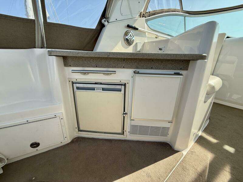 33ft Rinker Yacht For Sale