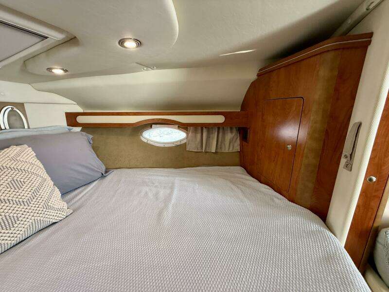33ft Rinker Yacht For Sale