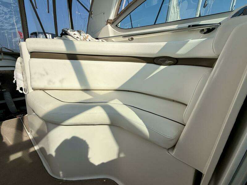 33ft Rinker Yacht For Sale