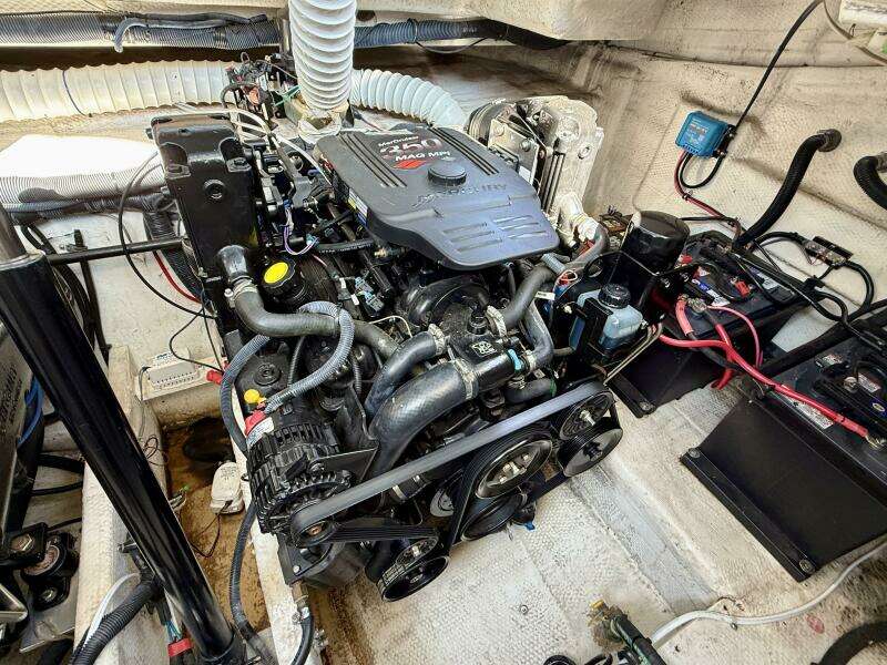 33ft Rinker Yacht For Sale