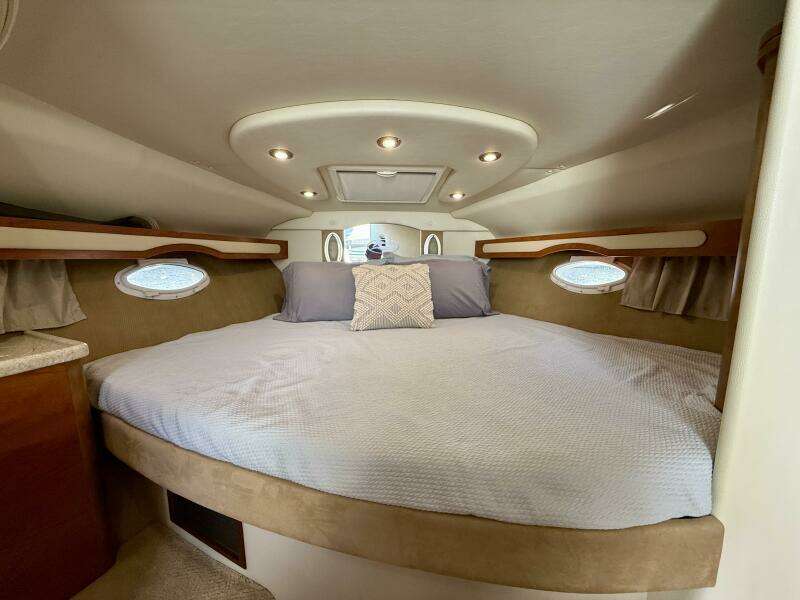 33ft Rinker Yacht For Sale