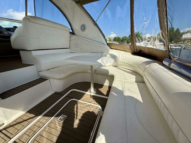 37ft Cruisers Yachts Yacht For Sale