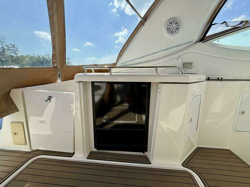 37ft Cruisers Yachts Yacht For Sale