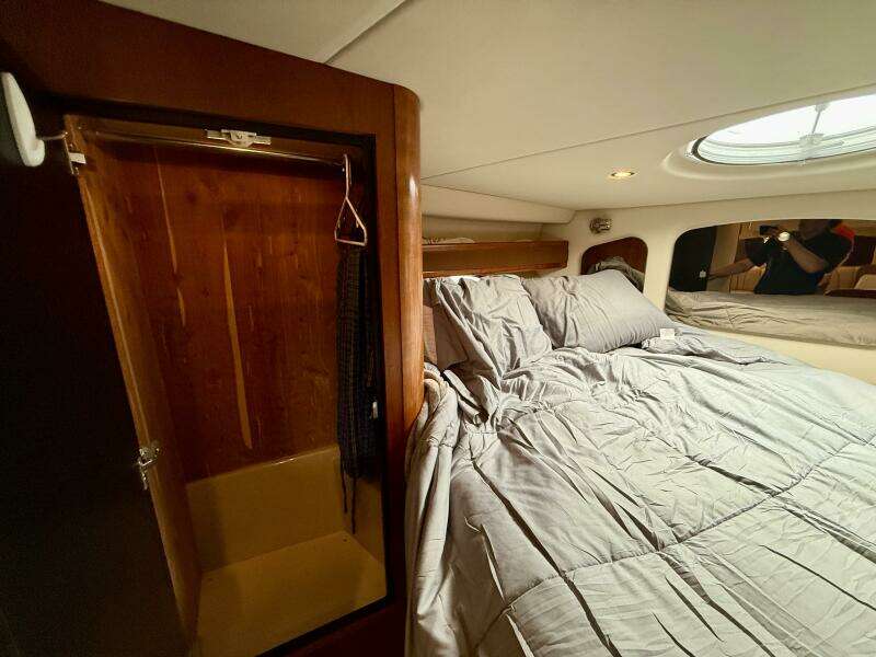37ft Cruisers Yachts Yacht For Sale
