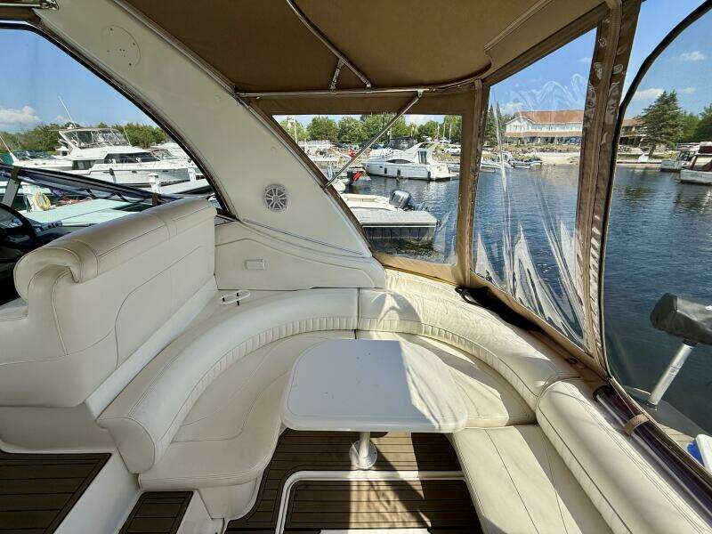 37ft Cruisers Yachts Yacht For Sale