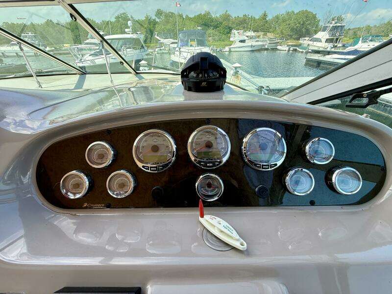 37ft Cruisers Yachts Yacht For Sale