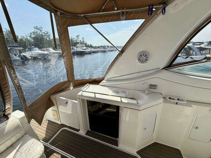 37ft Cruisers Yachts Yacht For Sale