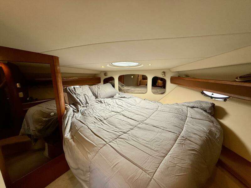 37ft Cruisers Yachts Yacht For Sale