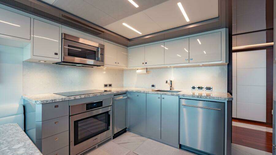 Pinch Me 90ft Ocean Alexander Yacht For Sale