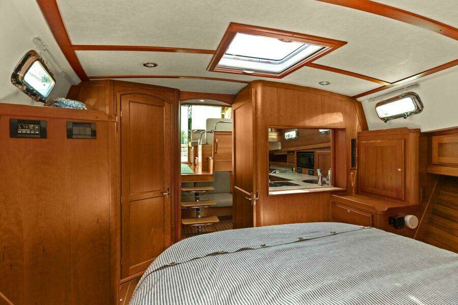 2013 Sabre 38 Salon Express- FIVE O'CLOCK- Master Stateroom