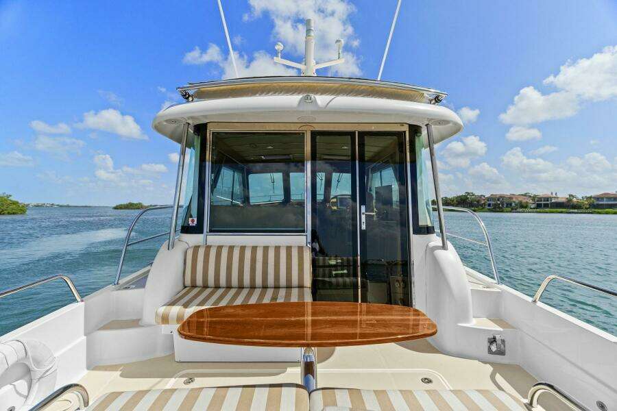 2013 Sabre 38 Salon Express- FIVE O'CLOCK- Cockpit