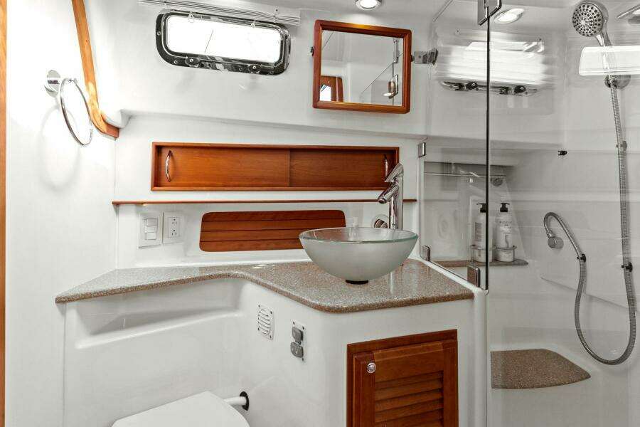 2013 Sabre 38 Salon Express- FIVE O'CLOCK- Master Head