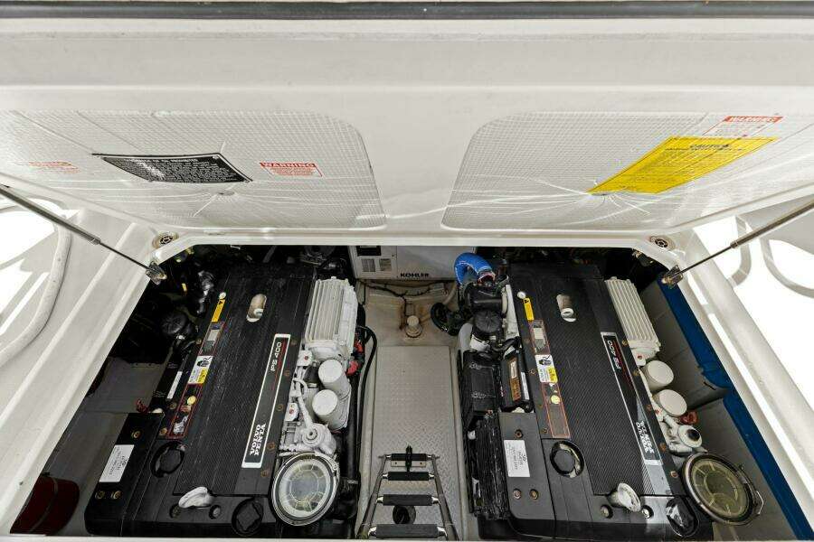 2013 Sabre 38 Salon Express- FIVE O'CLOCK- Engine 