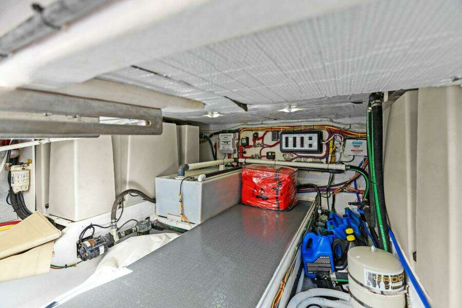 2013 Sabre 38 Salon Express- FIVE O'CLOCK- Engine