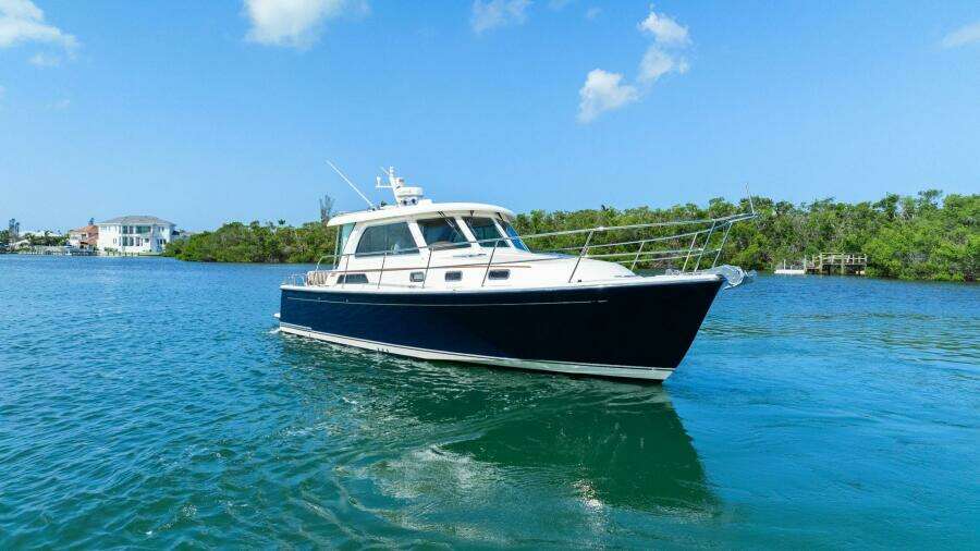 2013 Sabre 38 Salon Express- FIVE O'CLOCK- Profile