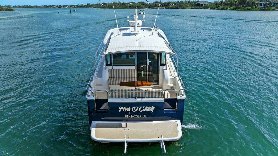2013 Sabre 38 Salon Express- FIVE O'CLOCK- Transom