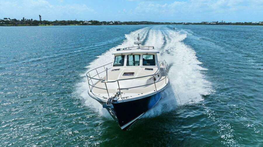 2013 Sabre 38 Salon Express- FIVE O'CLOCK- Bow Profile