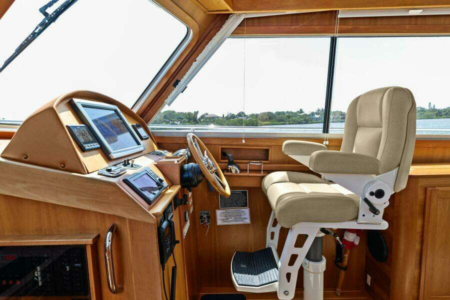 2013 Sabre 38 Salon Express- FIVE O'CLOCK- Helm