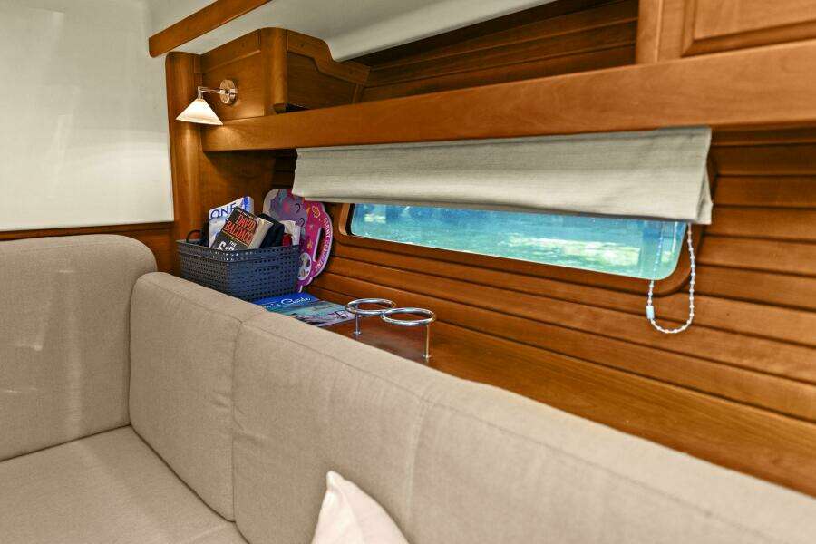 2013 Sabre 38 Salon Express- FIVE O'CLOCK- Salon