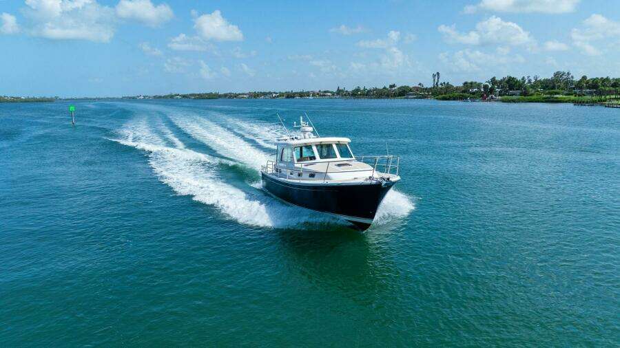 2013 Sabre 38 Salon Express- FIVE O'CLOCK- Profile