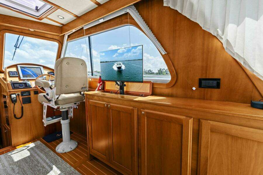2013 Sabre 38 Salon Express- FIVE O'CLOCK- Helm