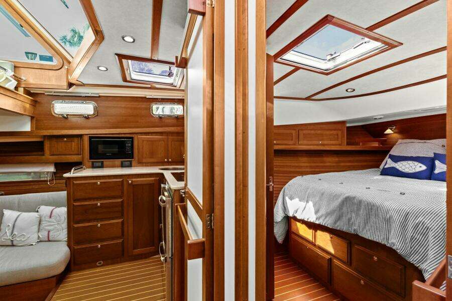 2013 Sabre 38 Salon Express- FIVE O'CLOCK- Master Stateroom