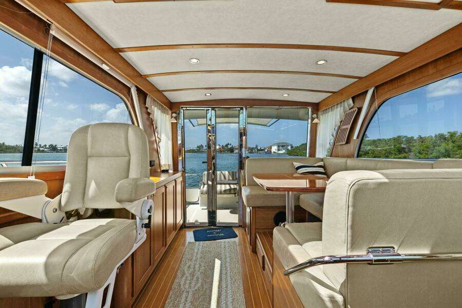 2013 Sabre 38 Salon Express- FIVE O'CLOCK- Salon