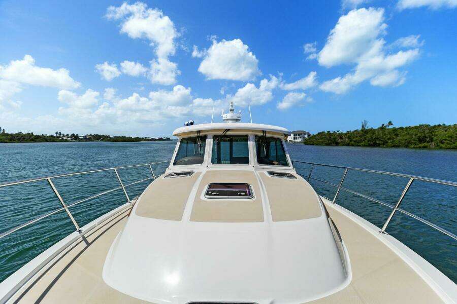 2013 Sabre 38 Salon Express- FIVE O'CLOCK- Bow