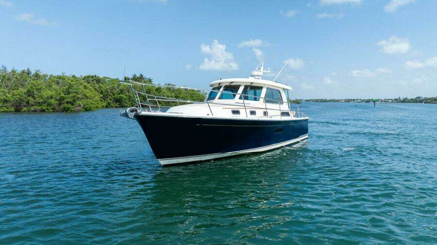 2013 Sabre 38 Salon Express- FIVE O'CLOCK- Profile