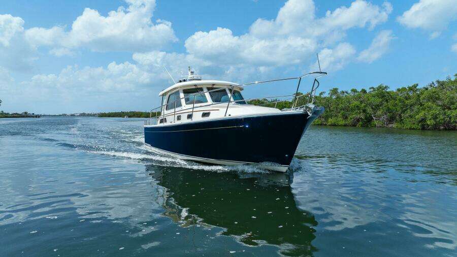 2013 Sabre 38 Salon Express- FIVE O'CLOCK- Profile