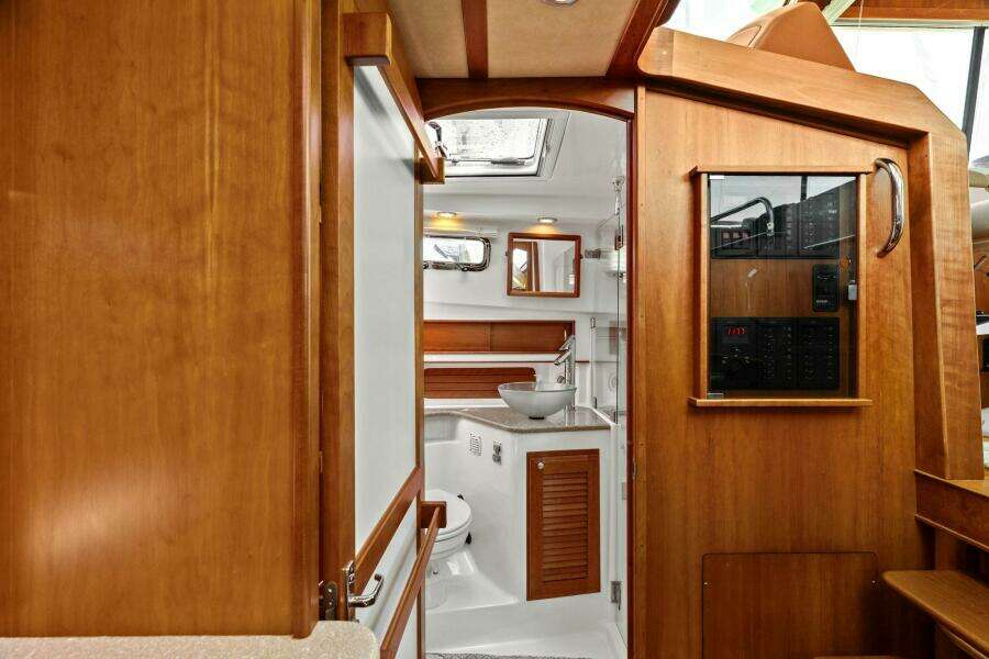 2013 Sabre 38 Salon Express- FIVE O'CLOCK- Master Head