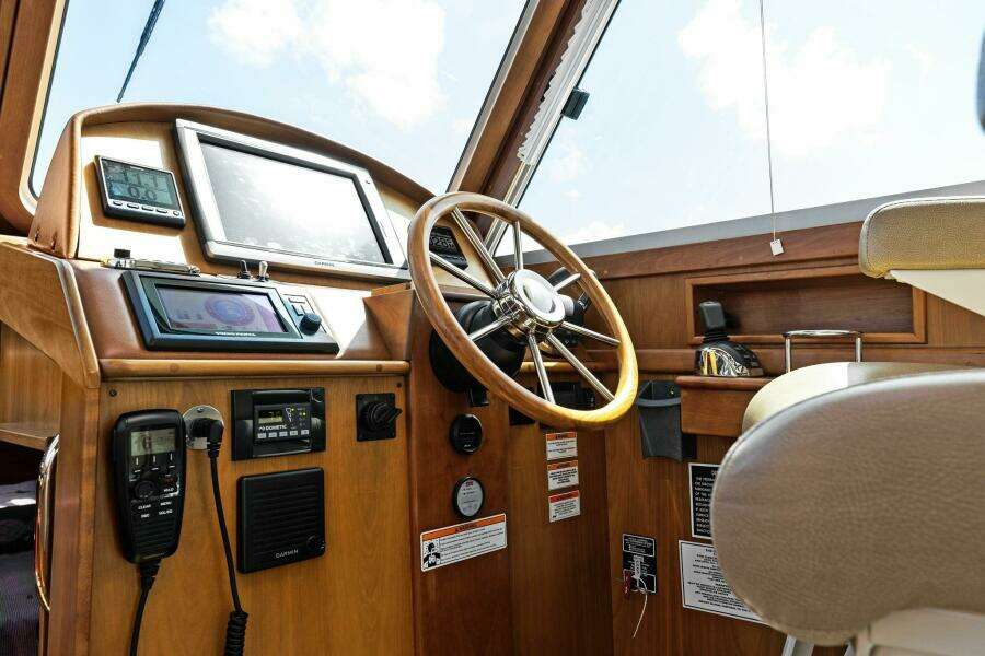 2013 Sabre 38 Salon Express- FIVE O'CLOCK- Helm