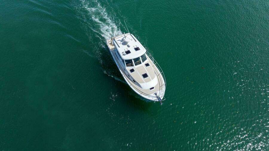 2013 Sabre 38 Salon Express- FIVE O'CLOCK- Profile