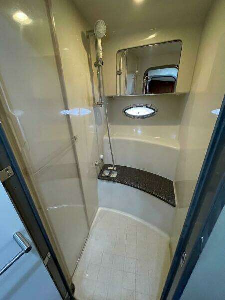 Formula 45 yacht BenThere- Master Head