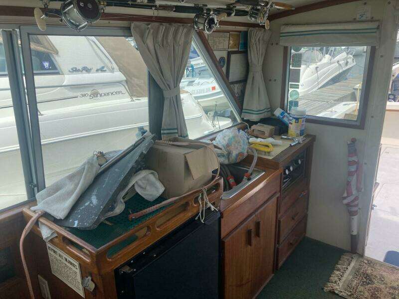 Leslie Ann 35ft Henriques Yacht For Sale