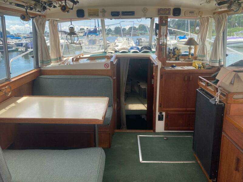 Leslie Ann 35ft Henriques Yacht For Sale