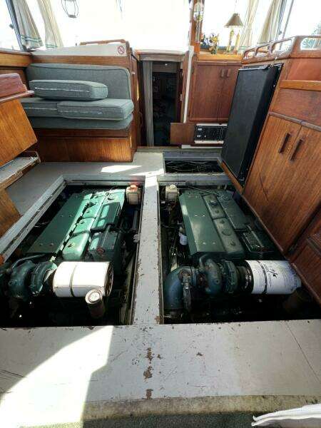 Leslie Ann 35ft Henriques Yacht For Sale