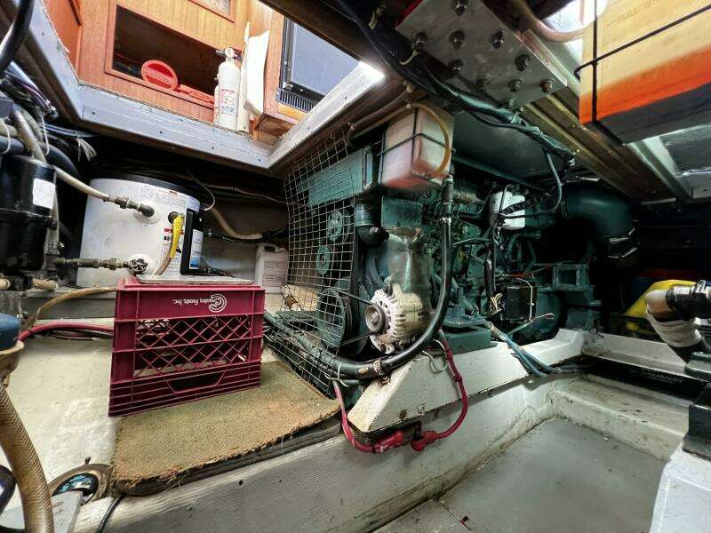 Leslie Ann 35ft Henriques Yacht For Sale