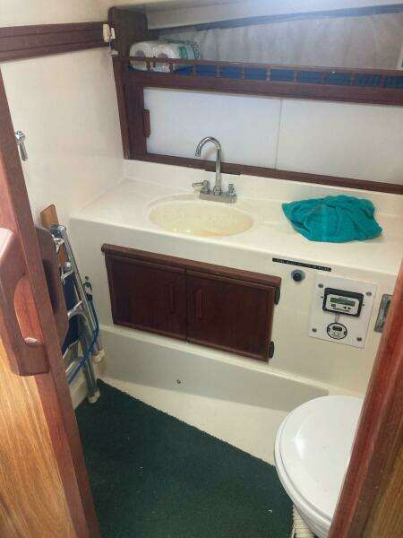 Leslie Ann 35ft Henriques Yacht For Sale