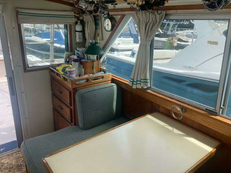 Leslie Ann 35ft Henriques Yacht For Sale