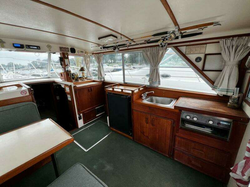 Leslie Ann 35ft Henriques Yacht For Sale